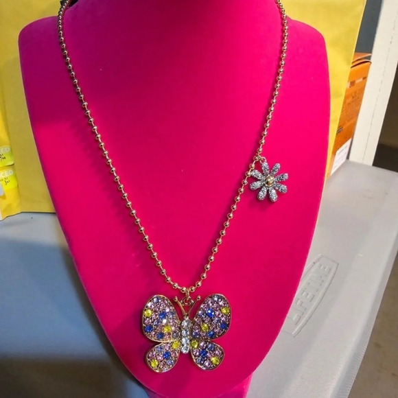 BETSEY JOHNSON Multicolor All-Over Crystal-Studded Butterfly Charm Necklace NWT - Picture 3 of 5